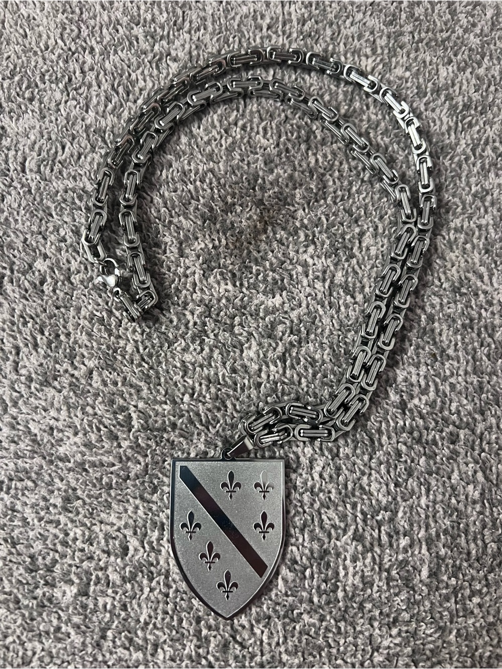 Stainless steel necklace and pendant